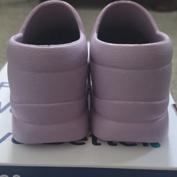 Brand New in Box Womans Klogs size 7 - Picture 3 of 7